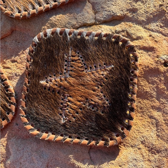Cowhide square with star leather coasters set of 4 - Picture 2 of 8
